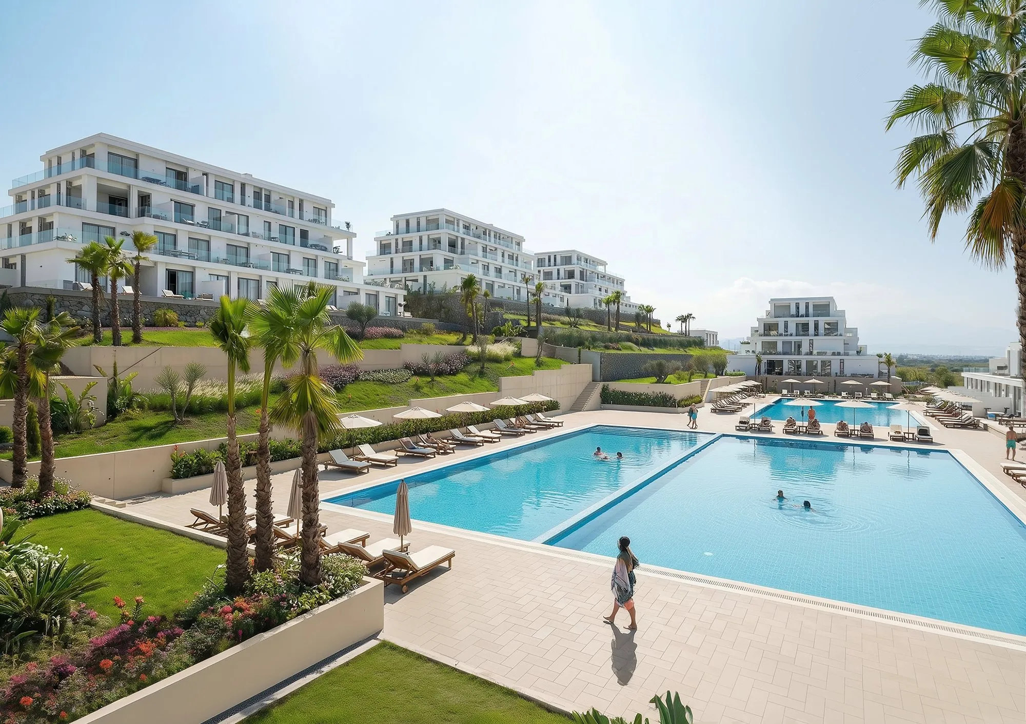 Zwembad en gebouwen van residentie Cabo Hills in Cabo Negro