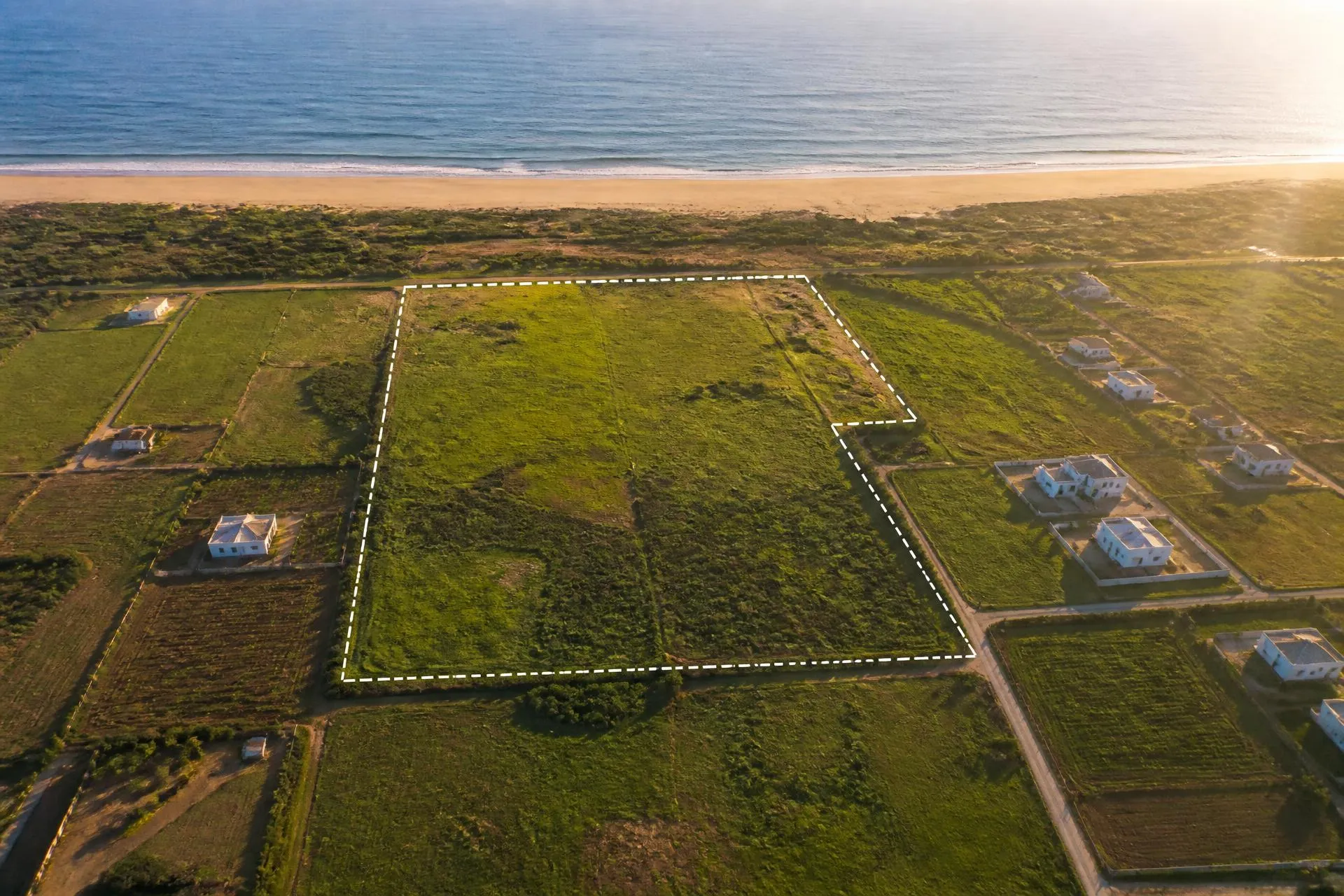 Luchtfoto van het perceel Le Domaine d'Achakar aan de kust van Tanger